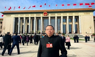 全国人大代表,贵州省文联主席、省作协主席欧阳黔森