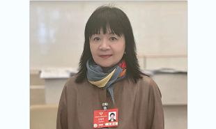 全国政协委员、中国视协副主席、上影集团编剧王丽萍