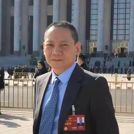 汪惠仁系全国政协委员、民进中央委员、百花文艺出版社总编辑