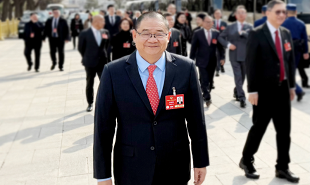 全国政协文化文史和学习委员会副主任、澳门文化界联合总会会长吴志良