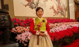 全国人大代表、中国舞协副主席、延边歌舞团副团长咸顺女