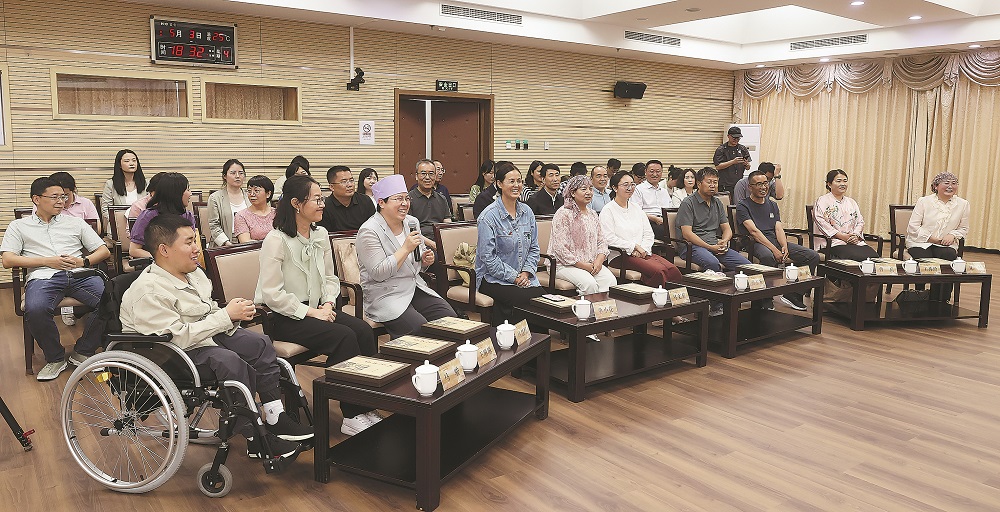 “文学一家人”座谈现场