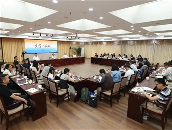 文心永少年，文学正青春：“文学一家人”