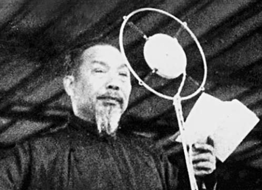 学者们的抗战胜利时刻　　八十年前，当日本投降的消息传遍中国大地，不同境遇的学人以各自方式铭刻下这一历史性时刻。[详细]