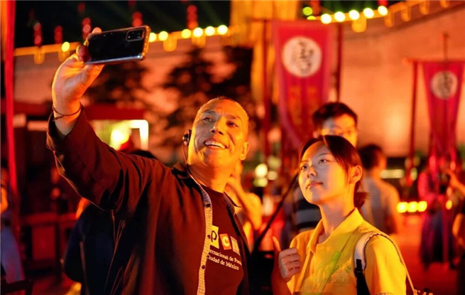 现场图速递｜带你直击2025国际青春诗会中拉诗人的动人瞬间