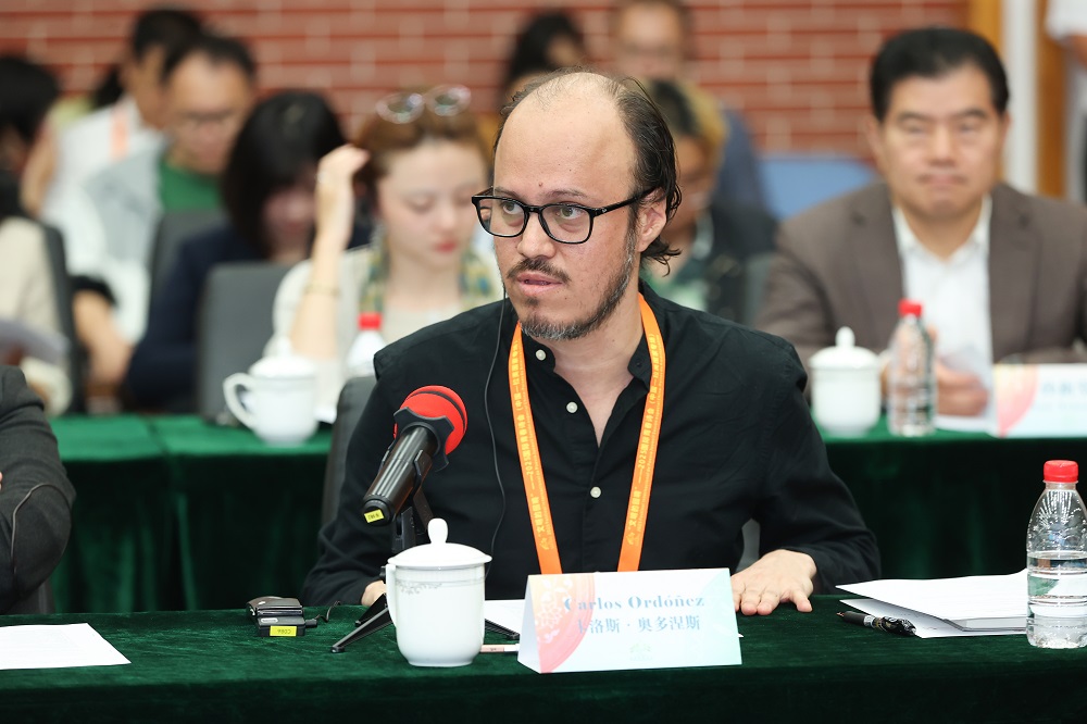 洪都拉斯诗人卡洛斯·奥多涅斯