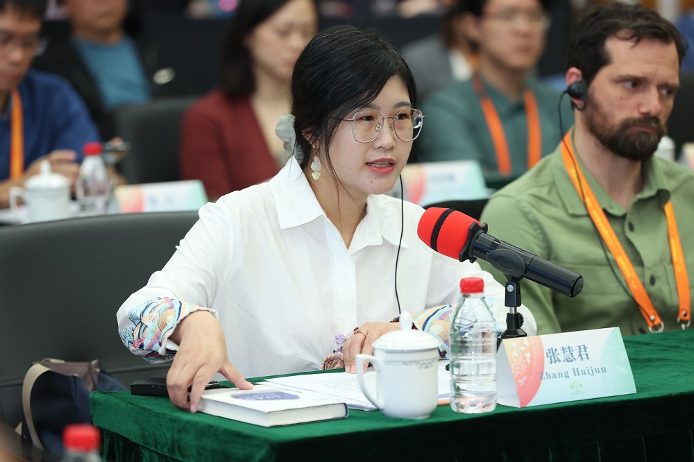 中国诗人张慧君