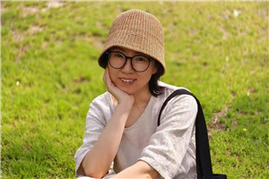 童话:获奖作品《我的,我的》
作者:赵卯卯
获奖感言写作儿童文学以来,我从未因为作品是写给孩子们看的就敷衍。恰恰相反,我会更加谨慎地写作。儿童是充满智慧的,他们会用自己的方式去解读、理解这个世界。为今天的孩子们写出属于他们这个时代的好作品,是我的责任,也是我的义务。