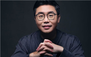 小说:获奖作品《我人生最开始的好朋友》
作者:蔡崇达
获奖感言在我理解中,儿童文学是复杂且重要的文学形式,必须用最简练的语言触及最根本的命题,必须采用简单到儿童都读得懂且喜欢读的语言,带儿童进入他们身上正在展开的对自我内心的理解……