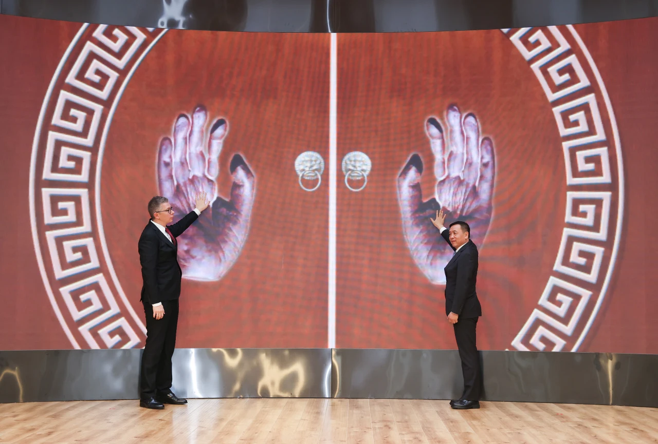 张宏森与弗拉季斯拉夫·赫姆斯特共同宣布“2025中俄文学周”正式启动