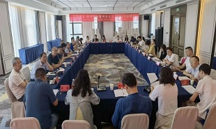 2023年8月8日至9日，文润师市·《绿洲》笔会暨可克达拉文学创作改稿会邀请疆内外名家授课改稿