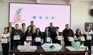 2025年4月21日，《绿野芬芳》新书分享会走进金山实验校园 