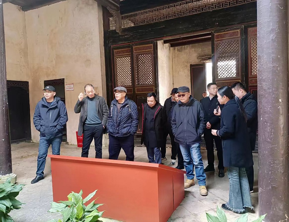 2025年2月11日，采风团一行在小布镇革命旧居旧址群参观。