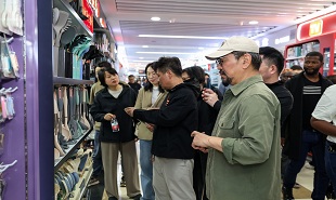 采风团考察义乌国际商贸城