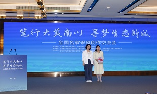 《民族文学》杂志社向南川区文联赠书