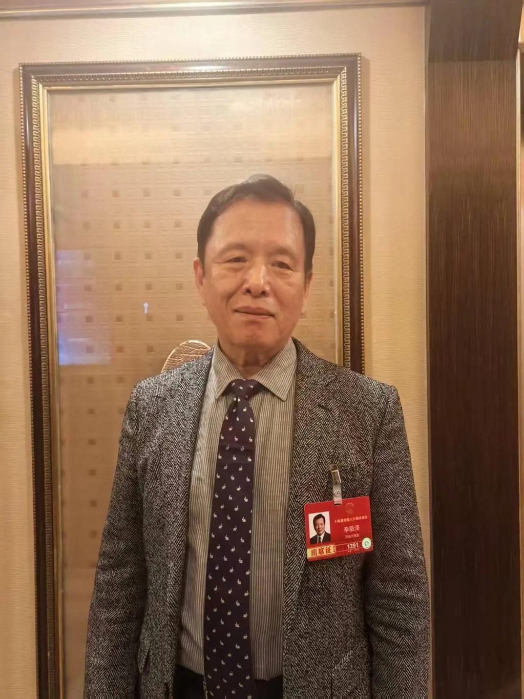 全国人大常委会委员、全国人大教科文卫委员会委员、中国作协副主席李敬泽