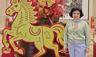 全国政协委员、国家京剧院艺术总监袁慧琴