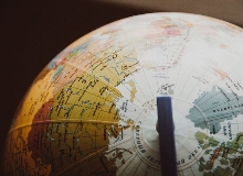 平行世界　　艺术和艺术家内心的秘密有着非常紧密的关系。如果没有秘密，也就没有艺术了。[详细]