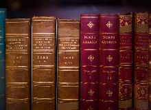 古法　　老简是一位小有名气的室内建筑设计师。因为经常出现在一些公共场合，他需要合适的服装……[详细]