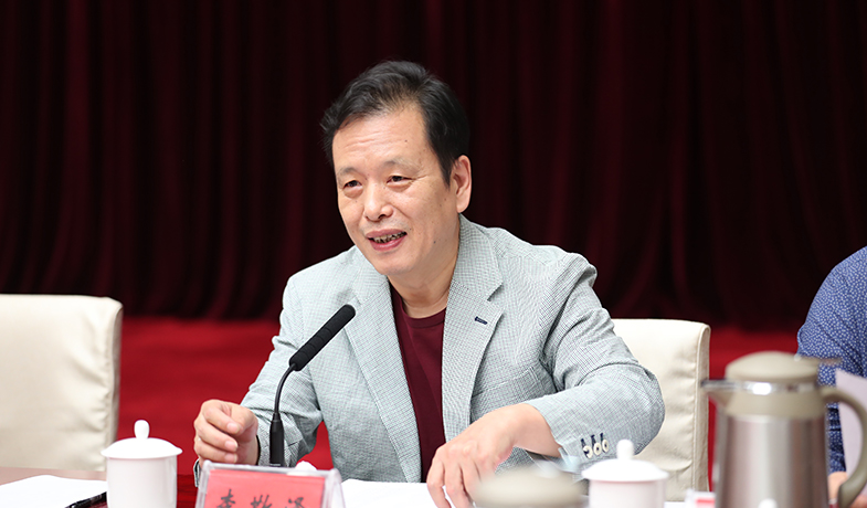 8月16日，评委会副主任李敬泽在第七次全体会上作投票说明、宣布计票结果并公布获奖作品