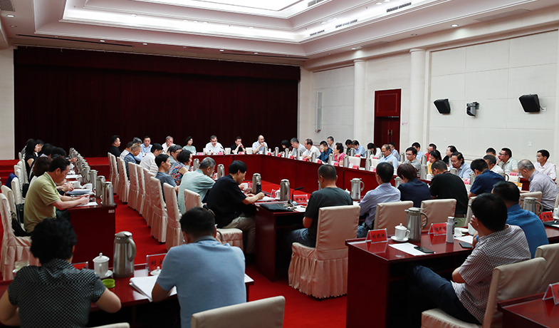 第十届茅盾文学奖评奖委员会第一次全体会议在京举行