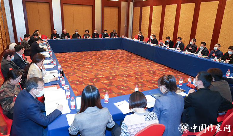 中国作协机关代表团讨论讨论张宏森所作工作报告