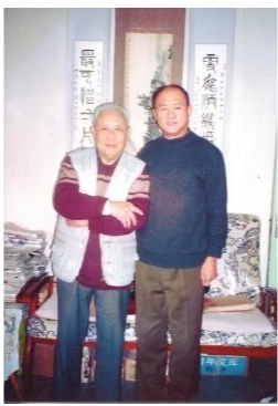胡世宗与晚年的袁鹰（左）在北京